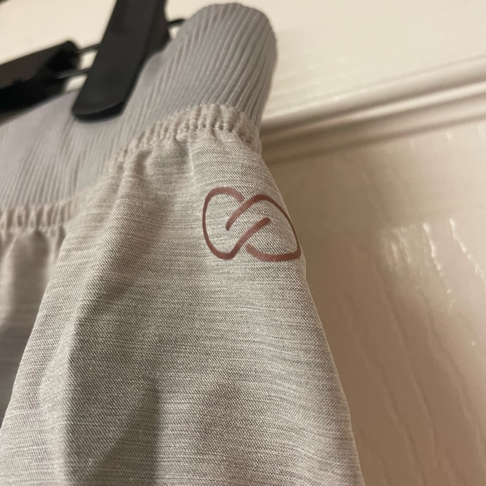 NWOT Calia by Carrie Underwood Anywhere Shorts Light Grey Size S running yoga - Picture 7 of 8